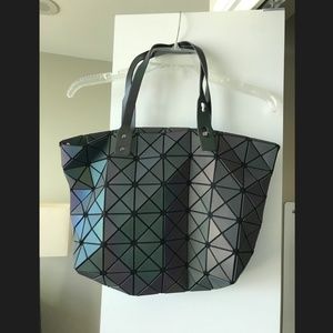 Geometric tote